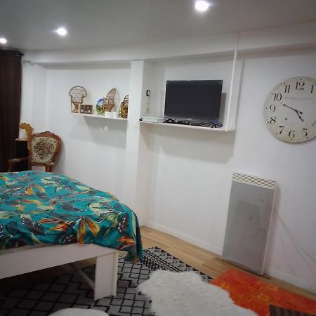 Chambre Chez L'Habitant Saint-Pierre-le-Moutier ภายนอก รูปภาพ